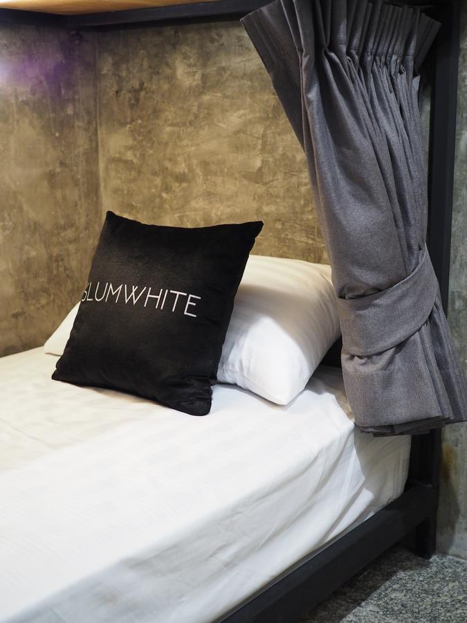 Slumwhite Hostel Bangkok Bagian luar foto